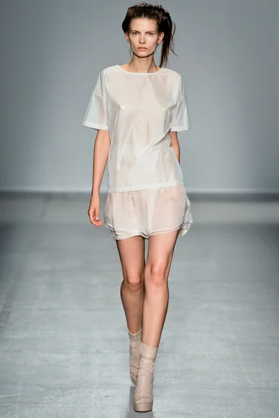 Look 15
